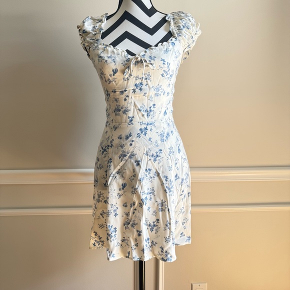 REFORMATION Pacey Dress Blue Floral Mini Dress Short Sleeve size 2 - Picture 2 of 10